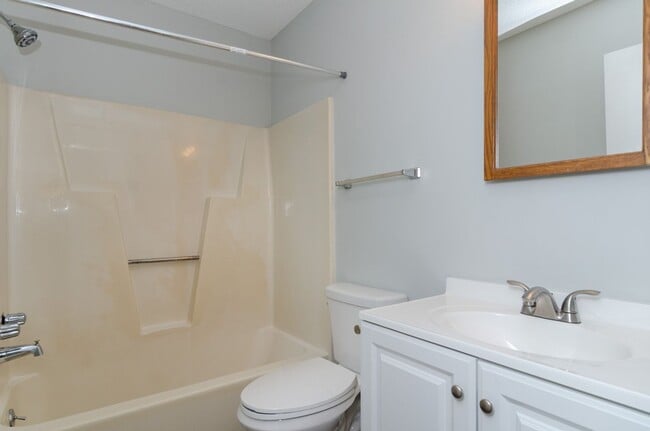 Building Photo - 818 Varsity Dr