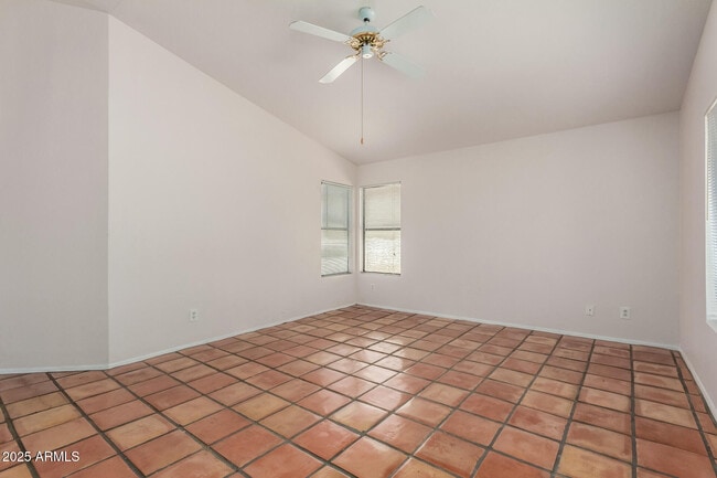 Building Photo - 3715 N Rosewood Ave