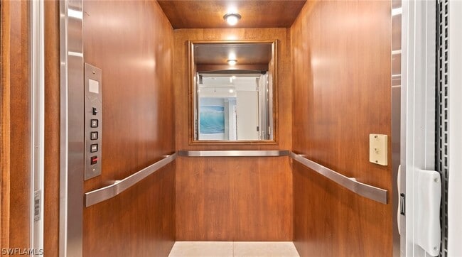 Building Photo - 877 7th St S