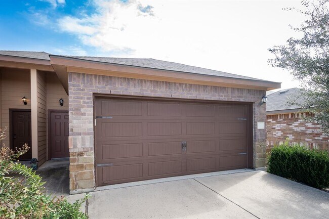 Building Photo - 424 Jack Rabbit Ln