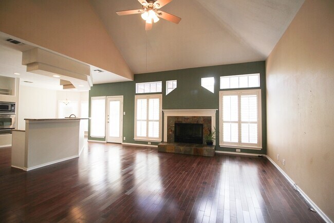 Building Photo - Beautiful home in Helotes. 3 Bedroom, 2 1/2 Bath Move In June 10th!