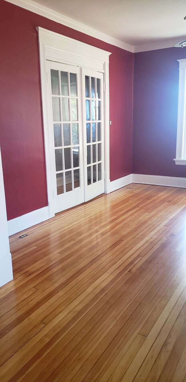 living room - 1132 N Ogden St