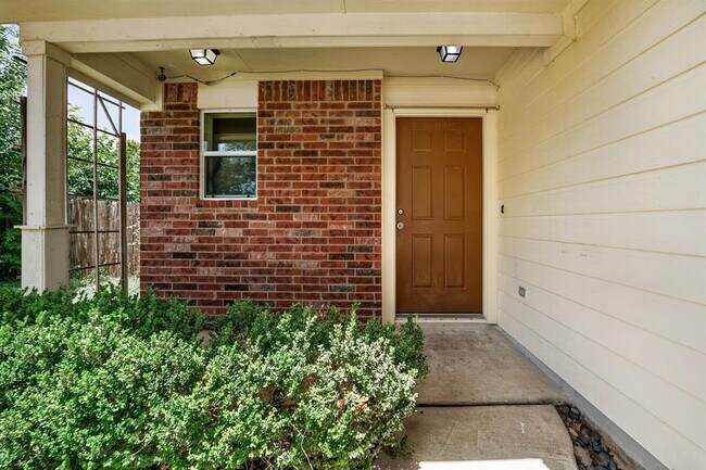 Building Photo - 2412 Kale Dr
