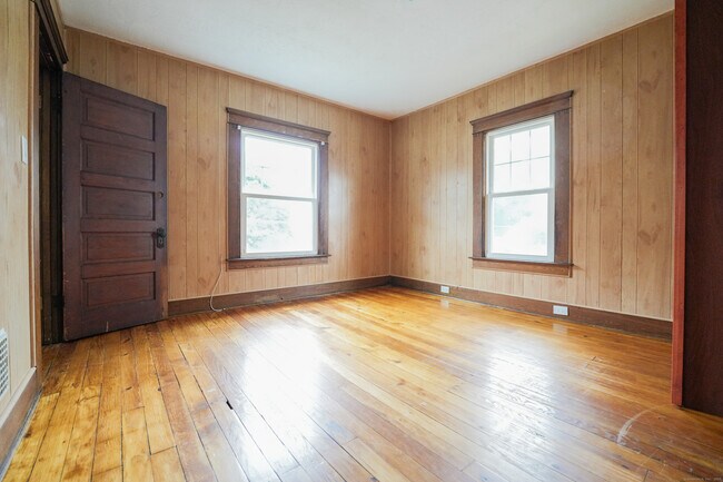 Building Photo - 519 3rd Ave