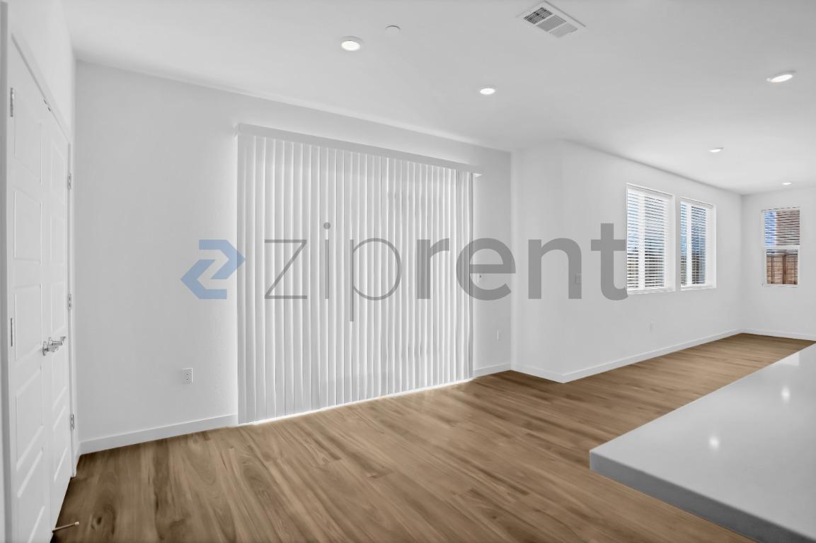 Building Photo - Unit