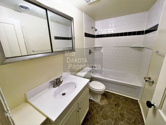 Building Photo - 420 E 6th Ave