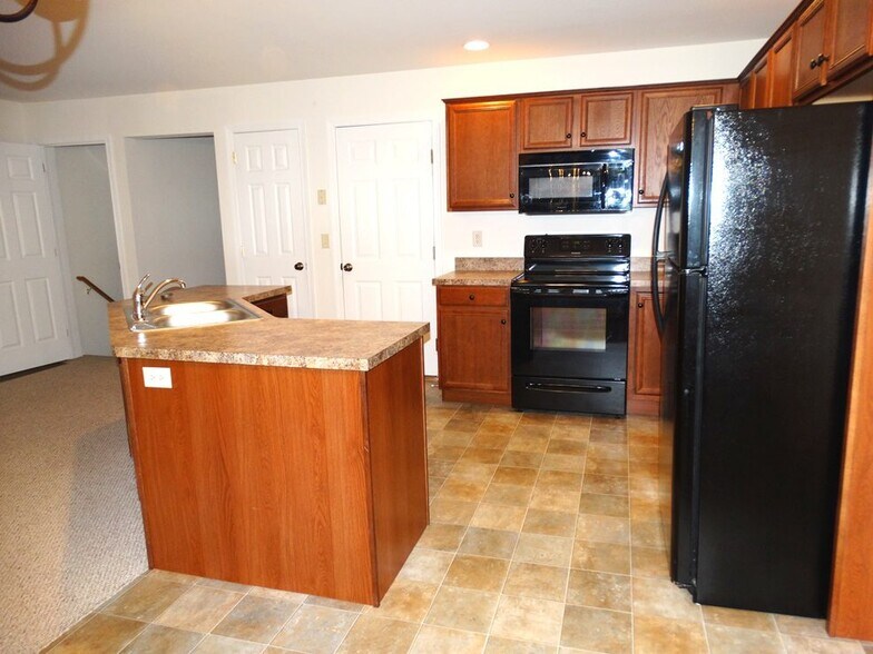 Building Photo - 150 Mount Olive Ln