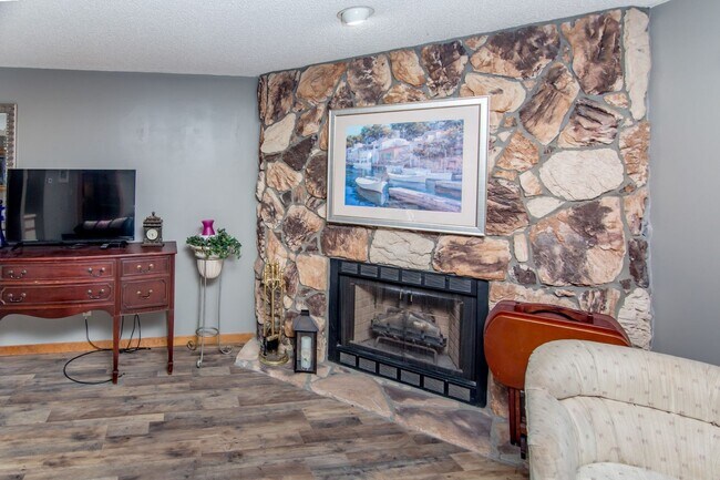 Building Photo - 2 Bed & 2 Bath Condo