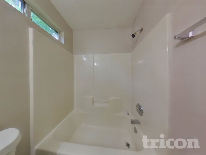 Building Photo - 65 Applewood Cir