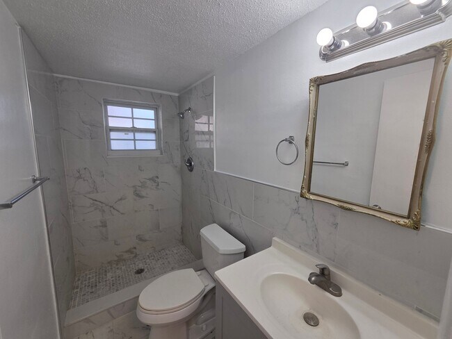 Building Photo - 9125 Hunt Club Ln