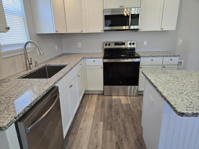 Building Photo - 4115 W 57th St