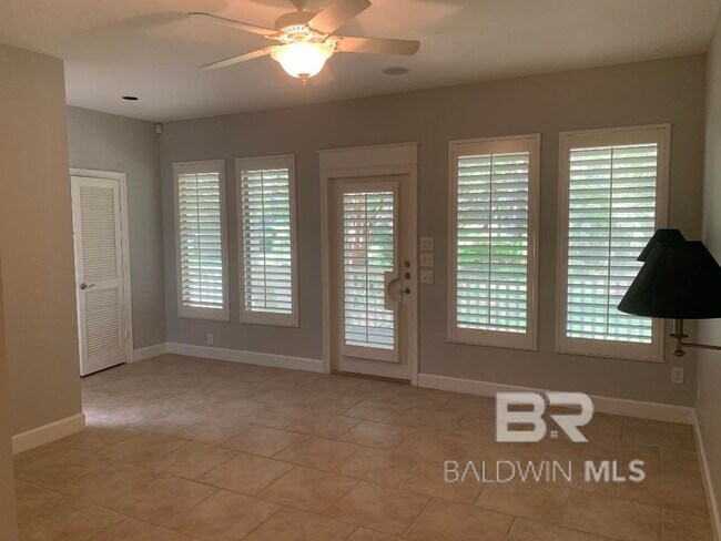 Building Photo - 30793 Pine Ct