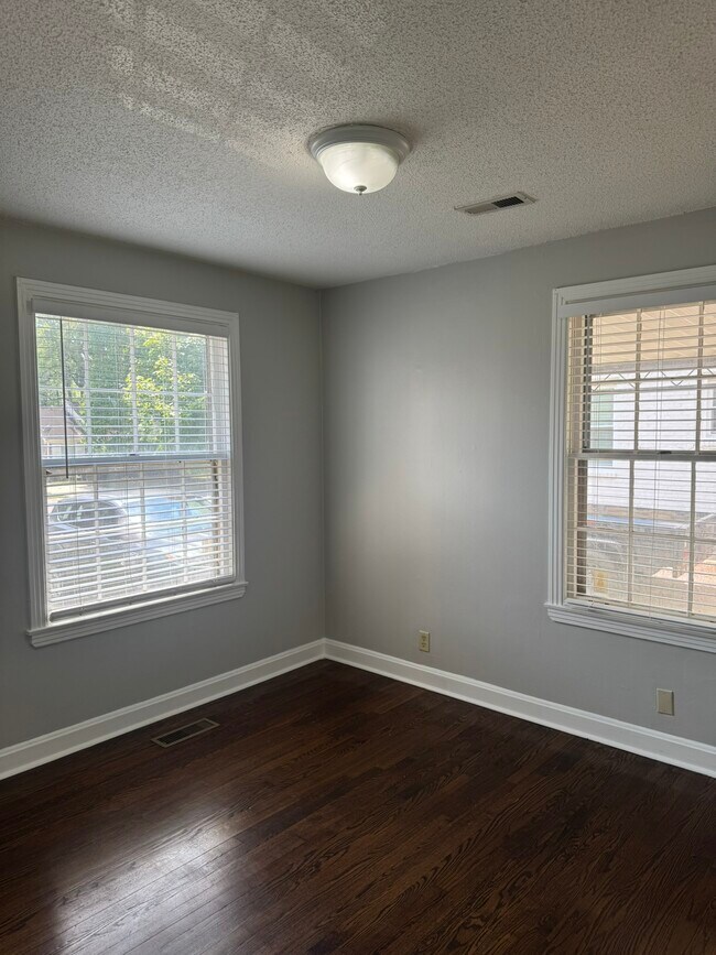 Building Photo - 5532 Kendall Dr