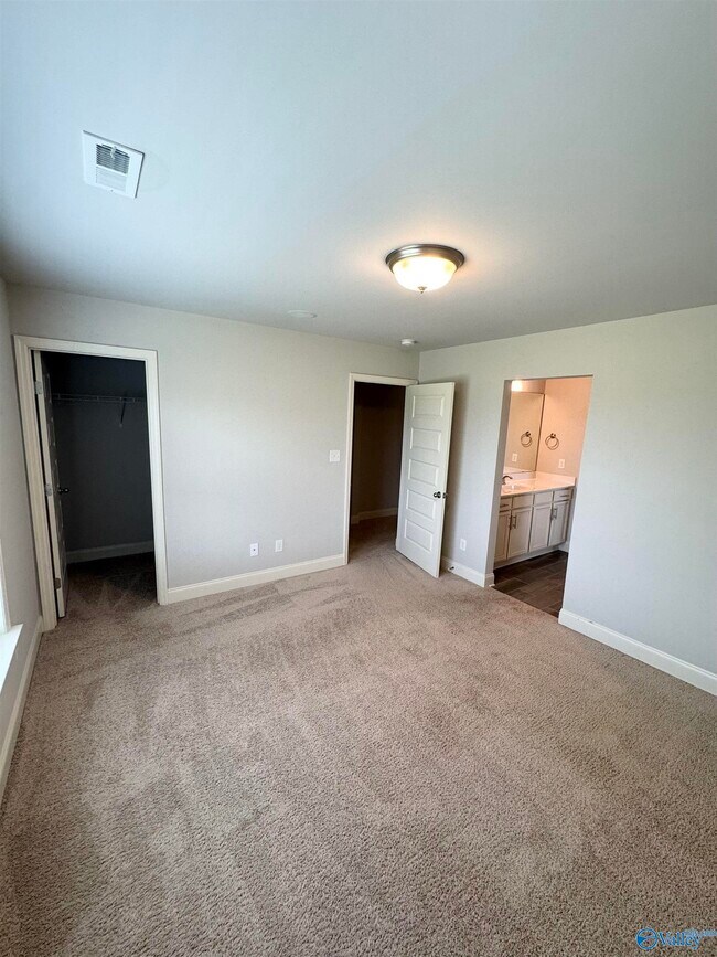 Building Photo - 4323 Flint Dr SE