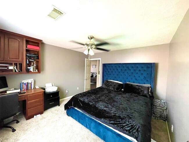 Building Photo - 2411 Fox River Ln