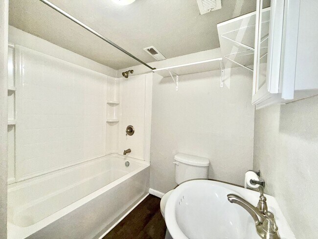 Building Photo - 4899 Saddle Ridge Dr