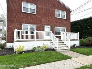 Building Photo - 819 16th Ave