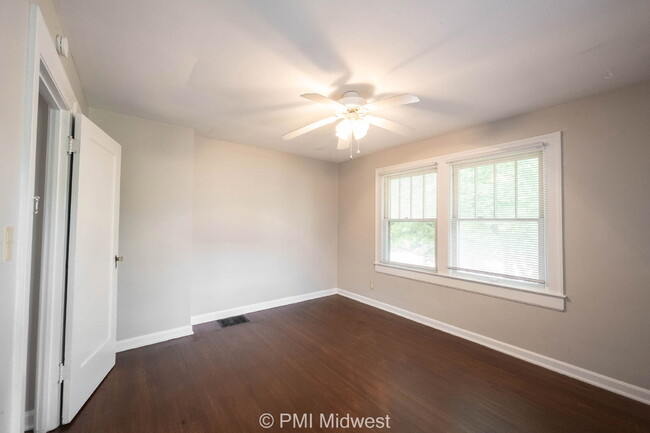 Building Photo - "Charming 3-Bedroom Retreat with Hardwood ...