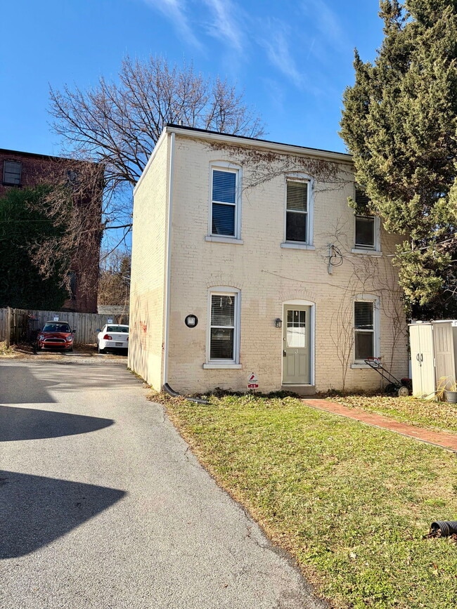 Building Photo - 38 N Charlotte St