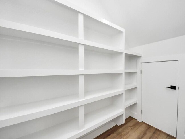Building Photo - 3915 Tuam St
