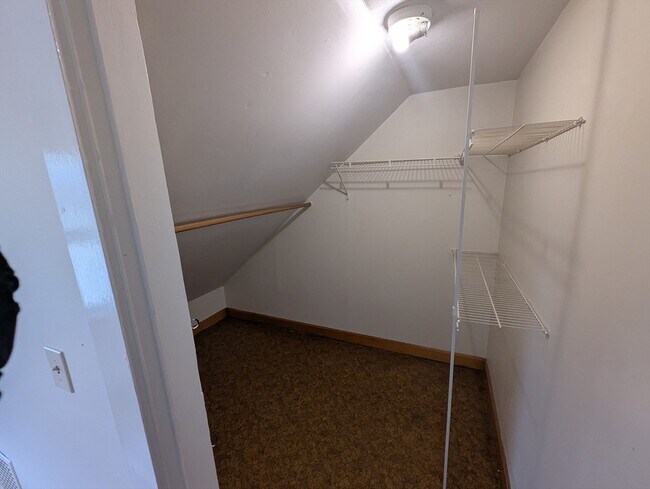 Building Photo - 112 King St