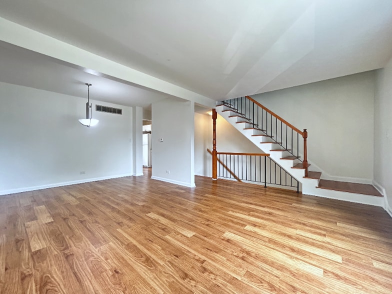 Building Photo - 1949 Governors Ln