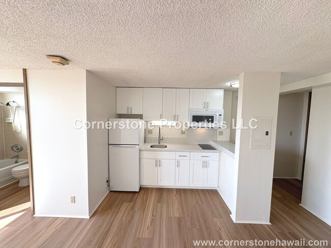 Building Photo - 1060 Kamehameha Hwy