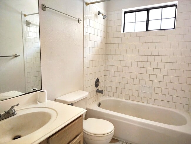 Building Photo - 13835 Purplemartin St