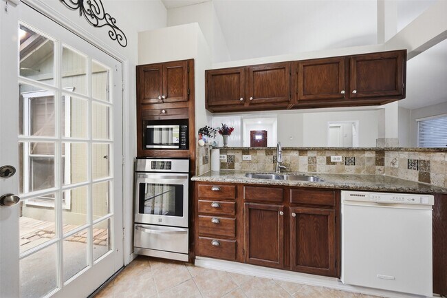 Building Photo - 7518 Alcomita Dr