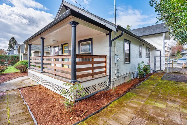 Building Photo - 4313 N Kerby Ave