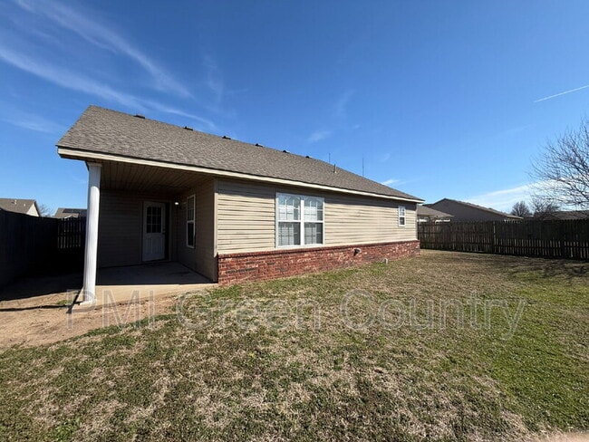 Building Photo - 8946 S 260th E Ave