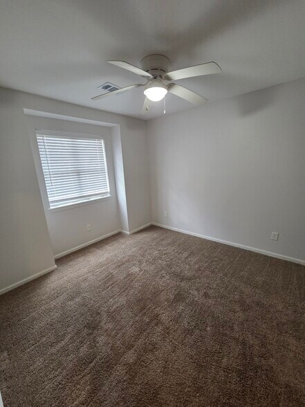 Building Photo - 3002 Oakbrook