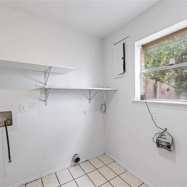 Building Photo - 3822 W Calgary Ct