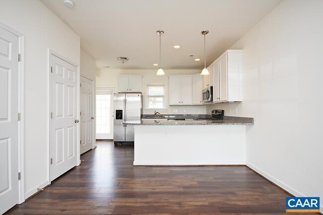 Building Photo - 609 Mornington Ln