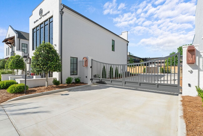 Building Photo - 2211 Paul W Bryant Dr
