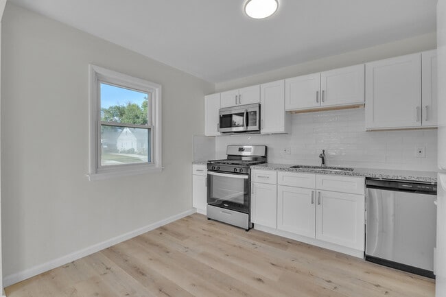 Building Photo - 14521 Trenton Rd