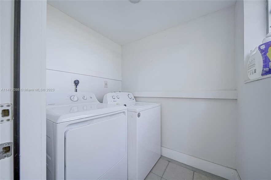 Building Photo - 8329 SW 137th Ave