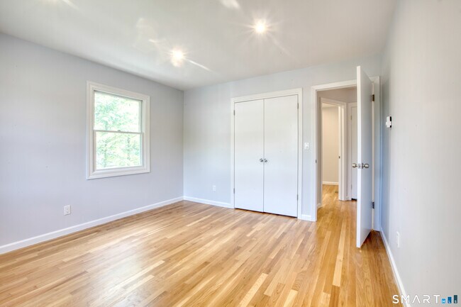 Building Photo - 8 Ridge Pl