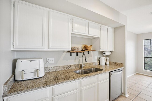 Building Photo - 4159 Steck Ave