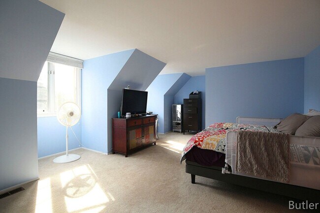 Building Photo - CLICK "REQUEST A TOUR" NOW!