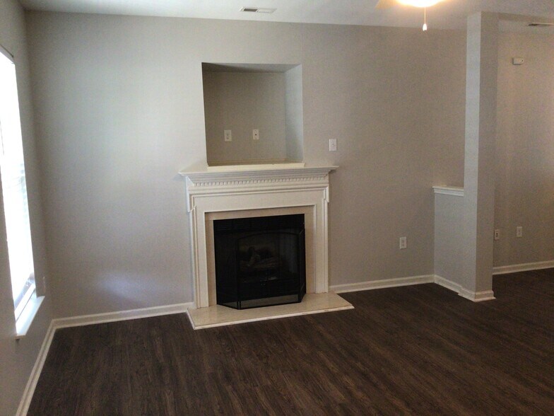 Building Photo - 4003 Semmes Ln