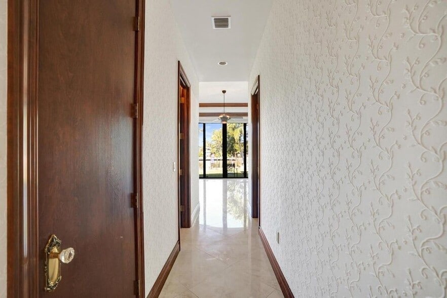 Building Photo - 2425 Fryer Point