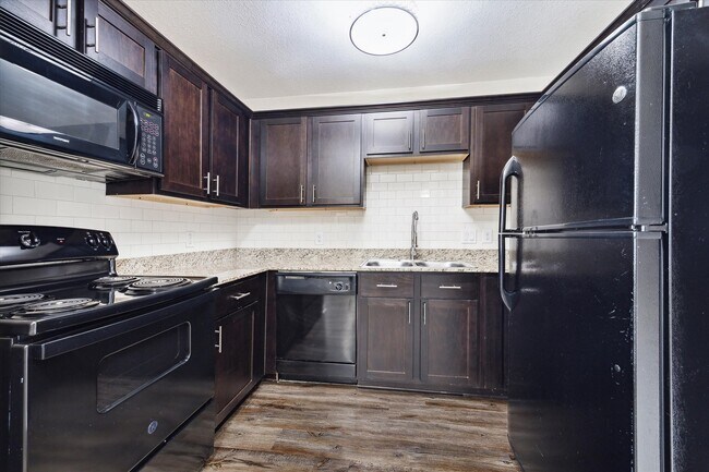 Primary Photo - 427 W 16th St