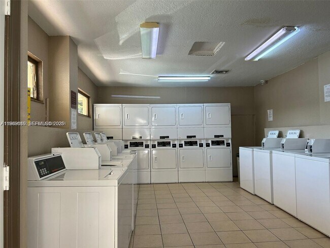 Building Photo - 1800 Sans Souci Blvd