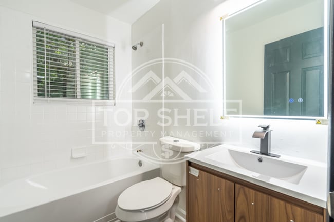 Building Photo - 740 Mozley Dr SE