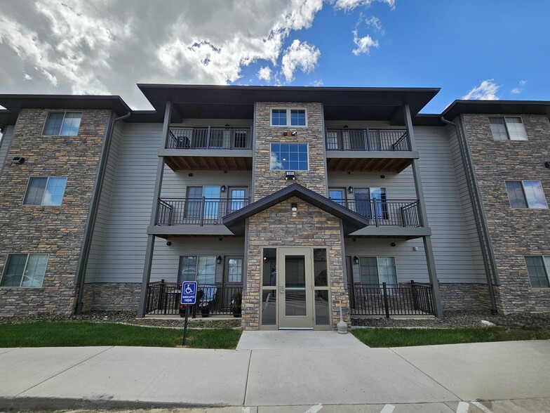 Primary Photo - Lancer Court Apartments