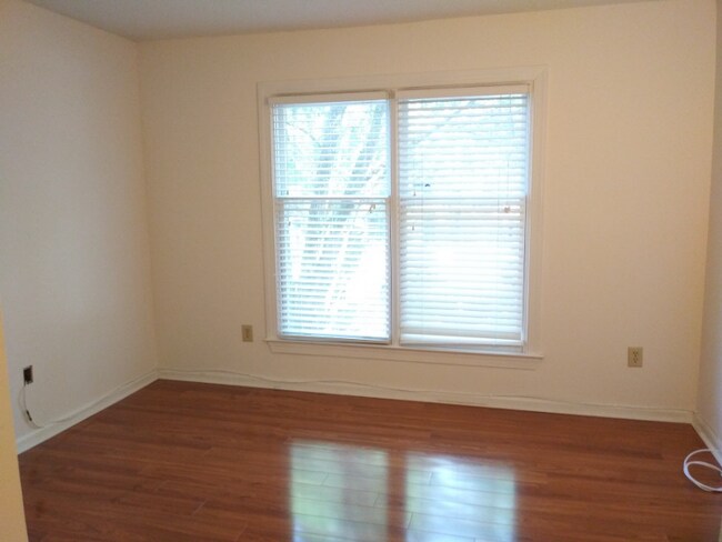 Building Photo - 310 Hollyfax Cir NE