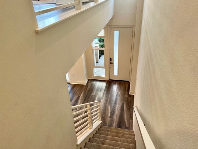 Building Photo - Exclusive Executive Condo in the Heart of ...