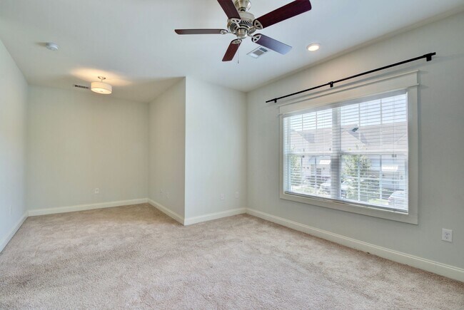 Building Photo - Luxury 3-Bed, 3.5-Bath Townhome in Gatewoo...