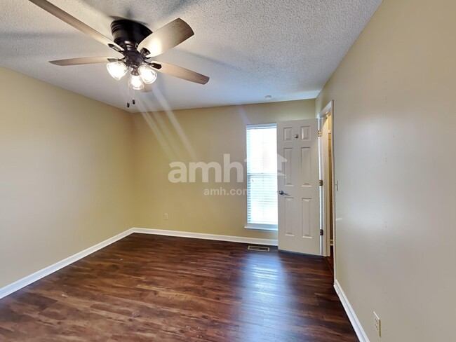 Building Photo - 113 Cedar Forest Dr